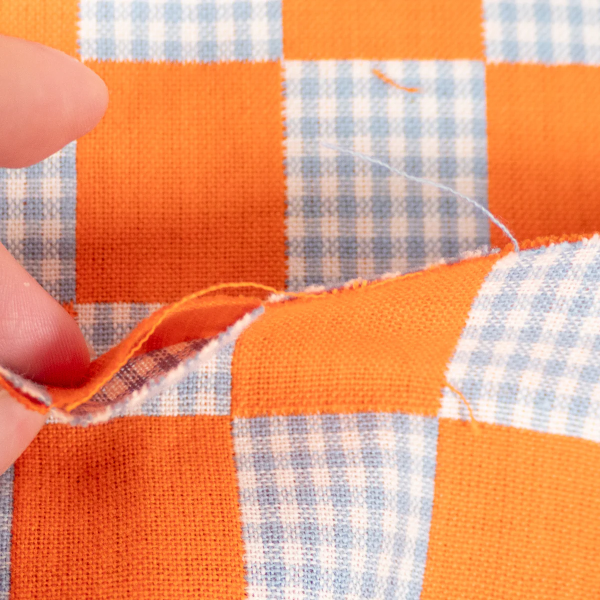Tissu double étoffe - Fableism® - Checkmate Casepack - Orange et bleu - Image 6