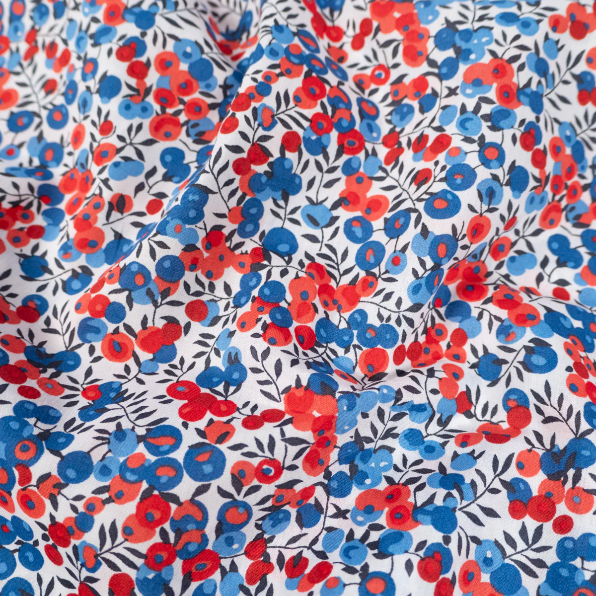 Tissu Liberty Tana Lawn WILTSHIRE - Rouge & Bleu - Image 4